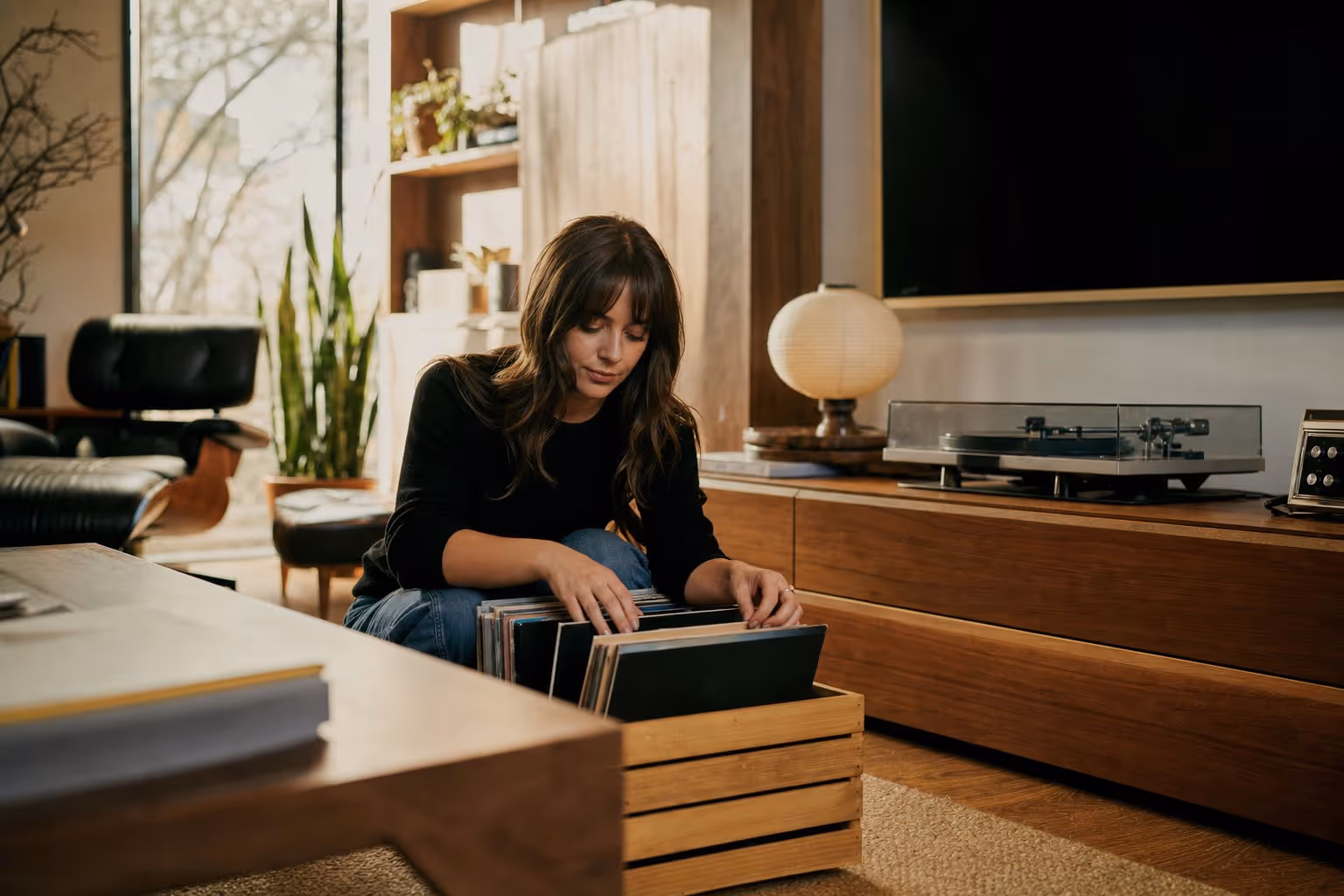 Why vinyl came back: vinyl revival & record culture, explained